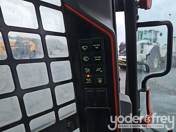 2020-bobcat-t76-image-31