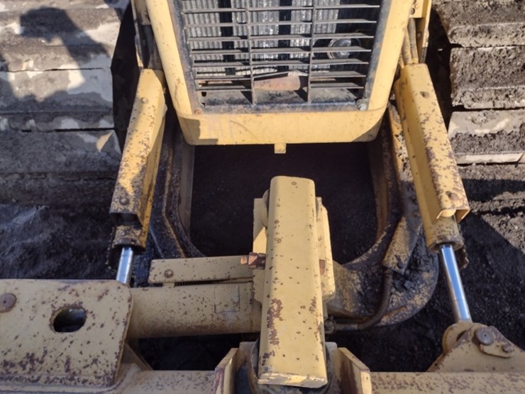 4-caterpillar-d5g-lgp-image-16