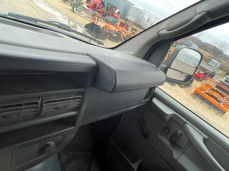 #1064-•-2012-gmc-savana-1-ton-van-(has-wi-title)-image-60