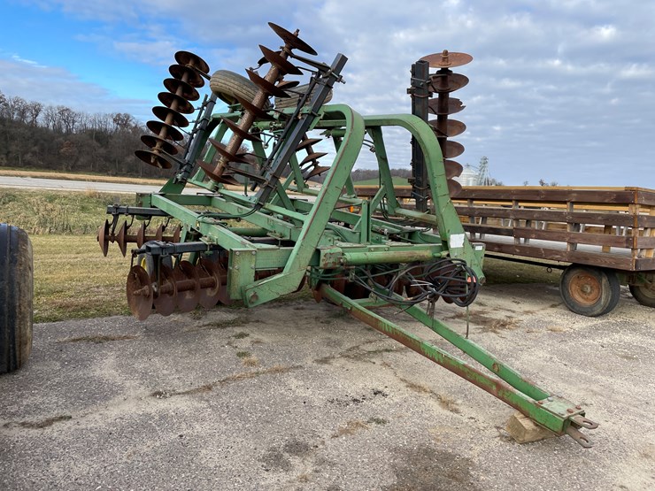 john-deere-235-image-3