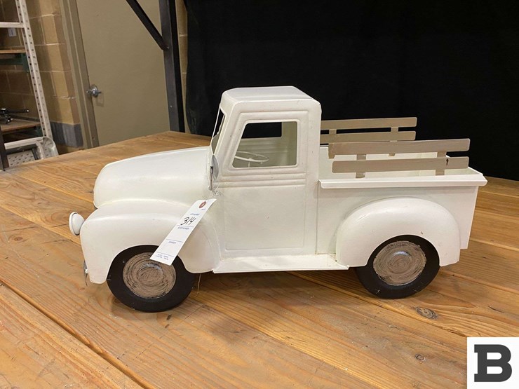 metal-display-vintage-pickup-image-2