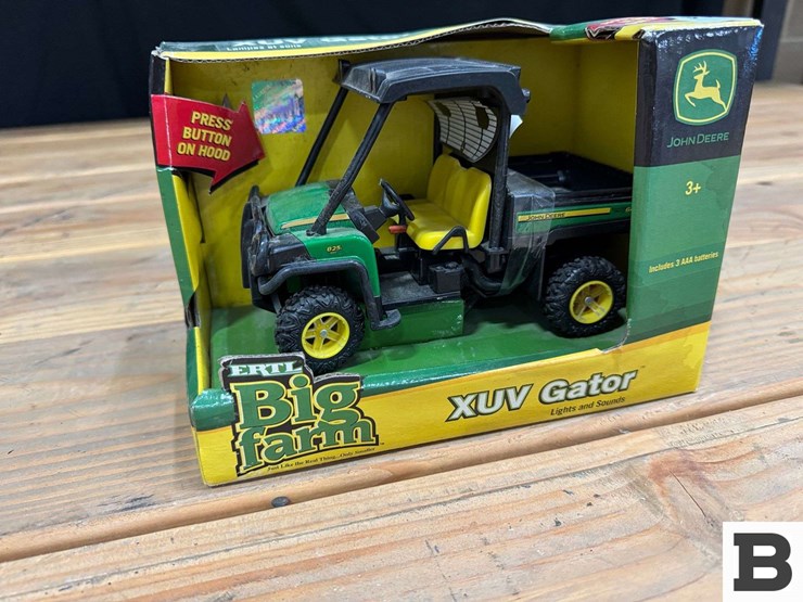 ertl-replica-xuv-gator-w/lights-and-sounds-image-2