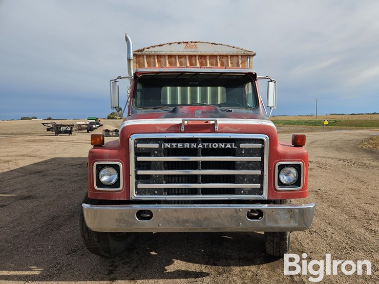 1981-international-dt466-image-2
