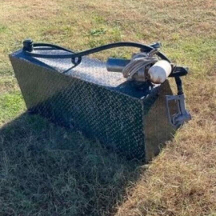 Steel diesel tank and pump