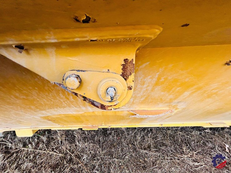 caterpillar-745-image-22