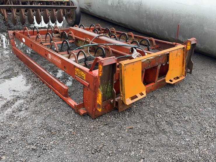 farmhand-8-bale-image-3