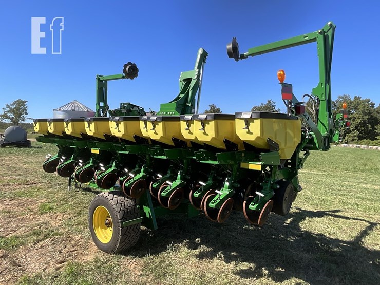 2021-john-deere-1745-image-3