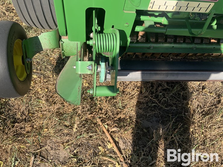 2012-john-deere-568-image-17