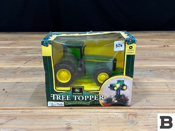 john-deere-tractor-christmas-tree-topper-image-1
