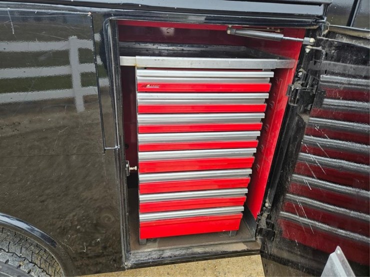 2016-ford-550-image-23