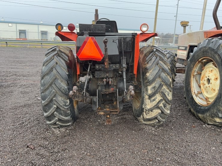 #3056-•-allis-chalmers-tractor-image-9