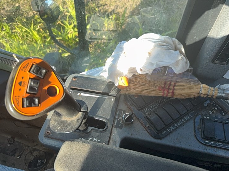 case-ih-3185-patriot-sprayer-image-125