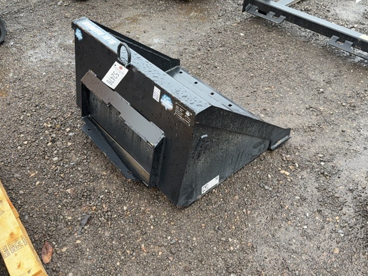 #2022-•-blue-diamond-36"-dingo-smooth-bucket-image-3