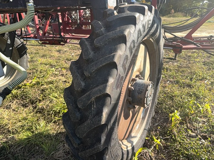 case-ih-3185-patriot-sprayer-image-75