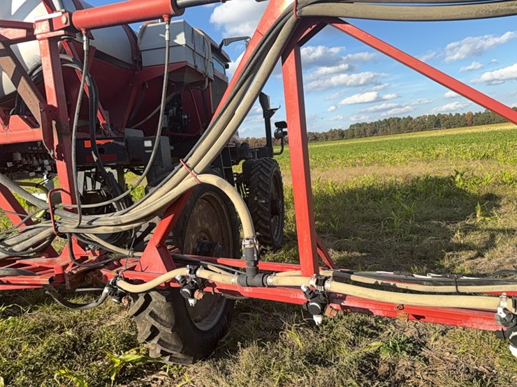 case-ih-3185-patriot-sprayer-image-30