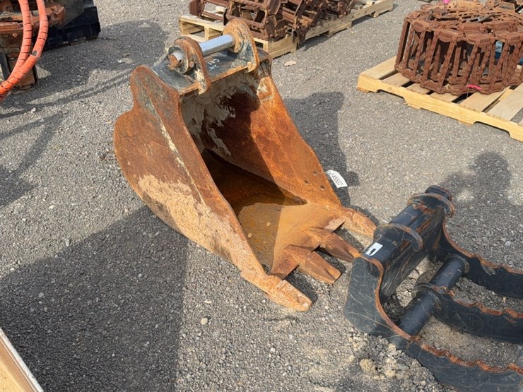 2005-caterpillar-24-image-2