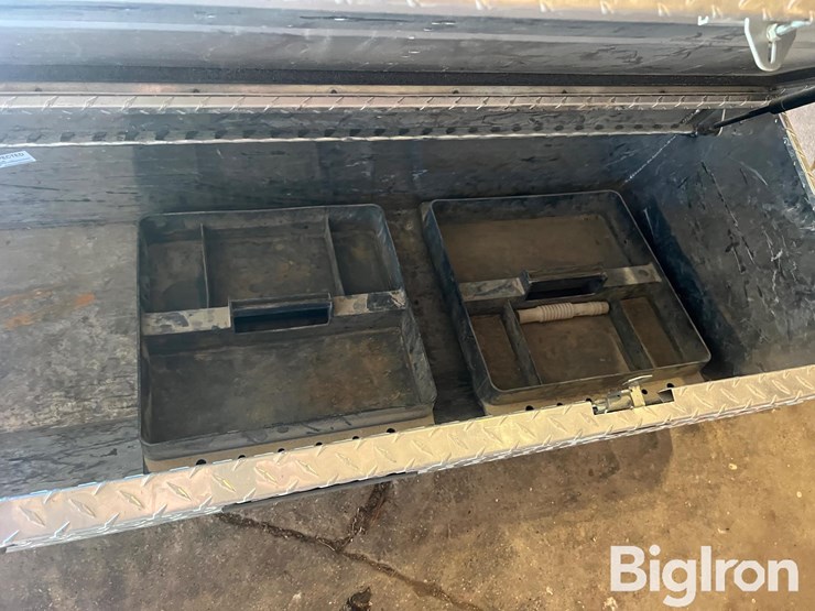 truck-bed-tool-box-image-10