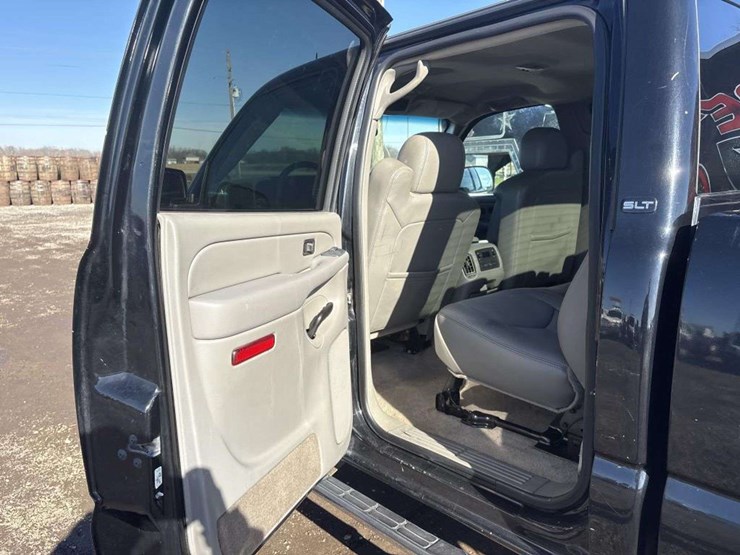 2005-gmc-sierra-2500-image-14