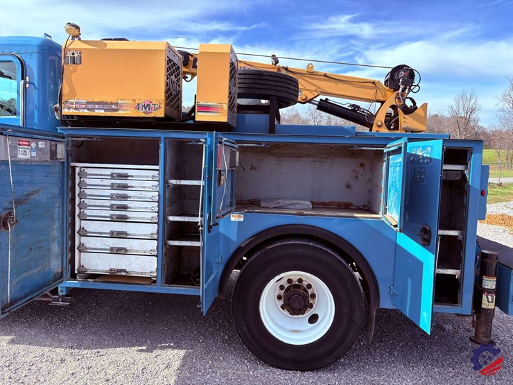 2012-peterbilt-337-image-38