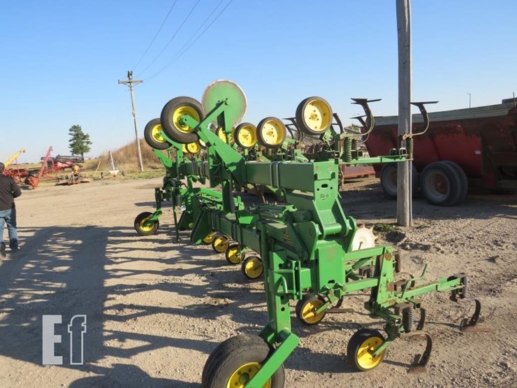 john-deere-845-image-1