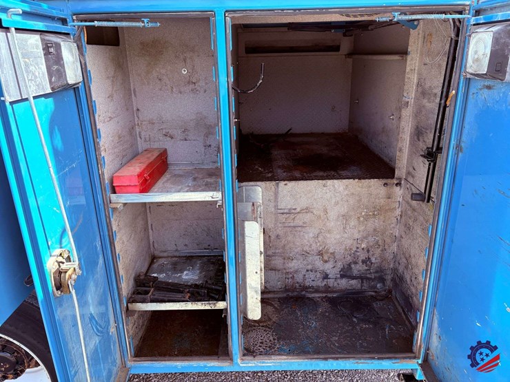 2012-peterbilt-337-image-52