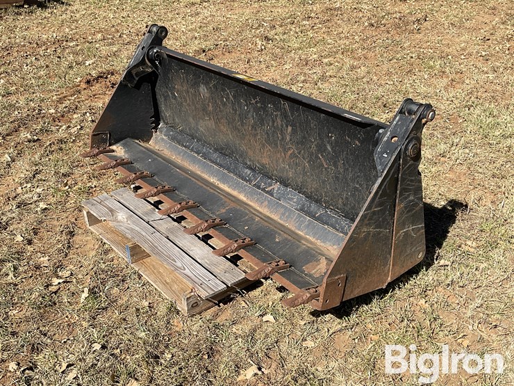 jcb-m335-4-in-1-loader-bucket-image-1