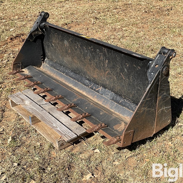 JCB M335 4-IN-1 Loader Bucket