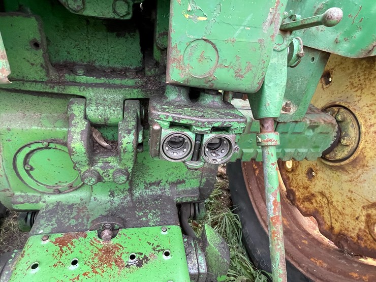 john-deere-4010-image-25