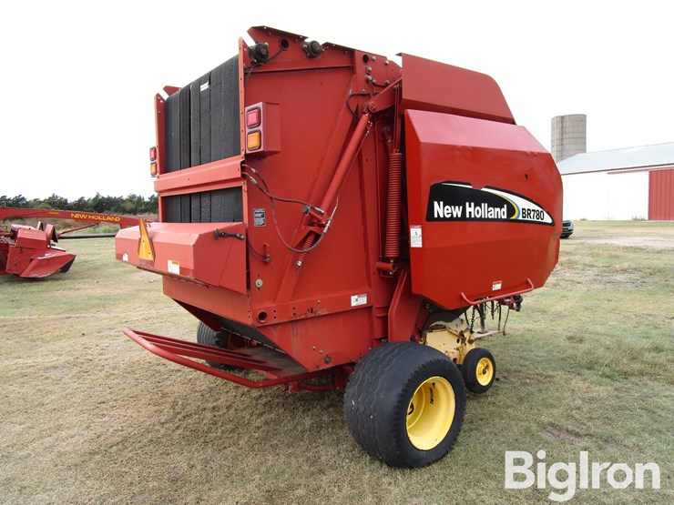 2003-new-holland-br780-image-5