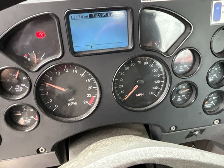 2013-mack-cxu613-day-cab-image-23