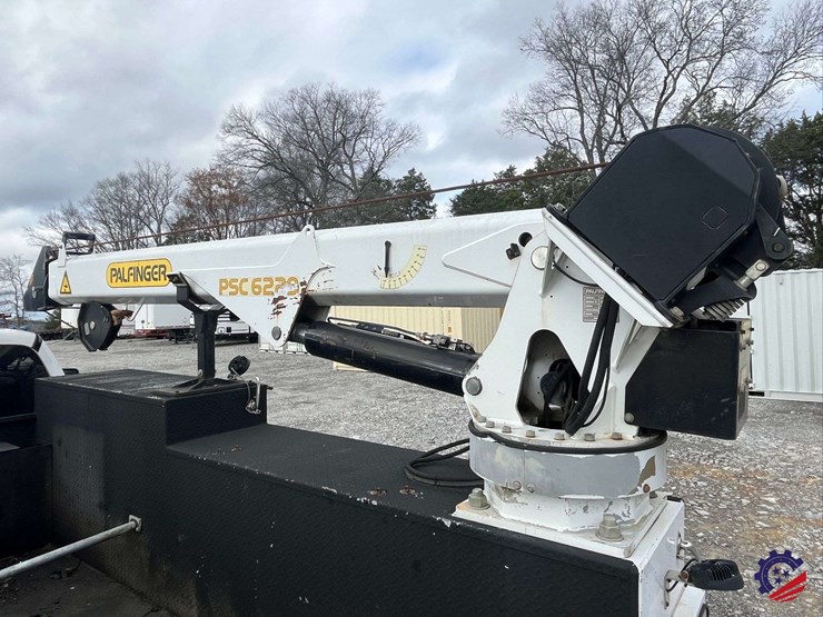 2013-ford-f750-image-32