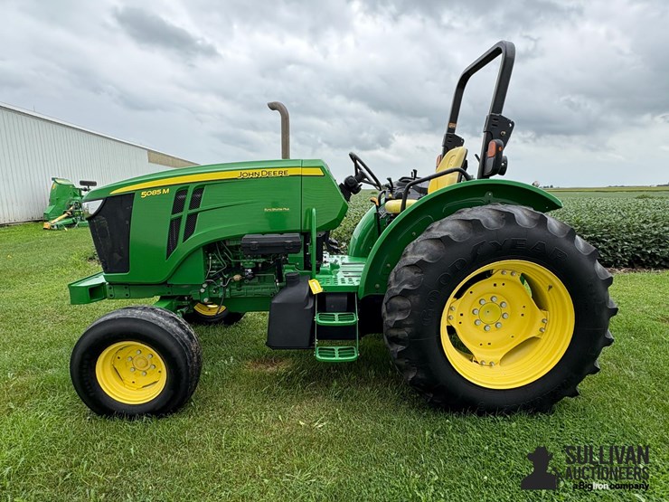 2011-john-deere-5085m-image-8