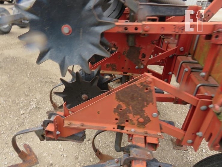 international-183-image-3