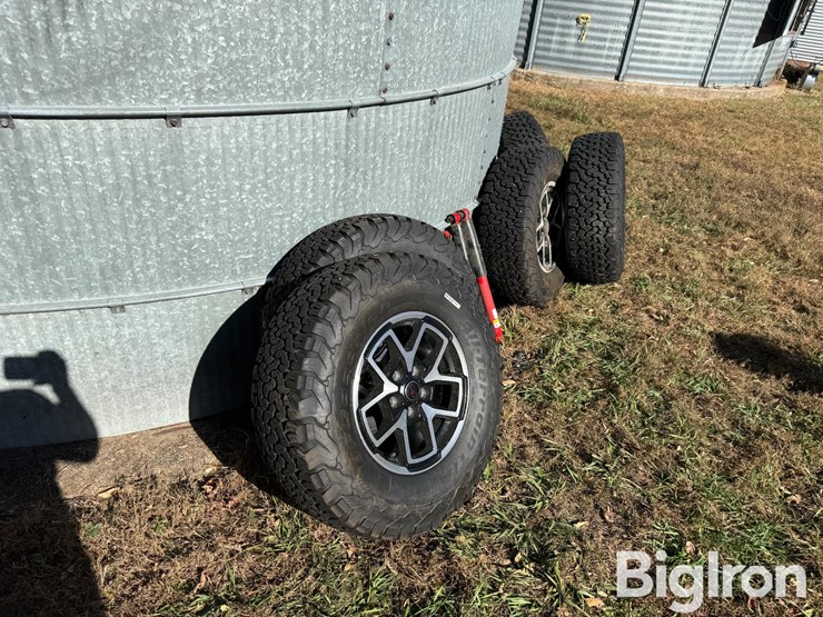 2024-bf-goodrich-285/70r17-tires-&-rims-&-suspension-image-4