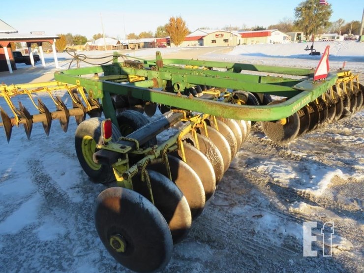 john-deere-220-image-8