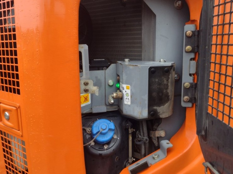 hitachi-zx135us-6-image-47