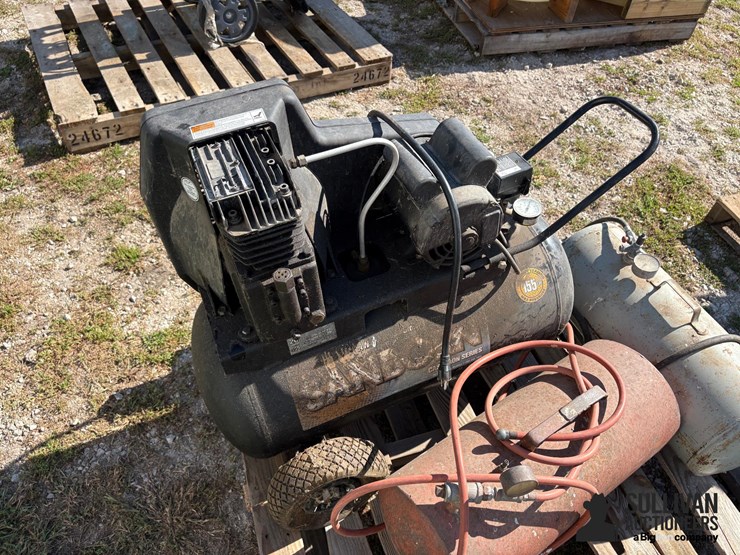air-compressor-w/-air-tanks-image-12