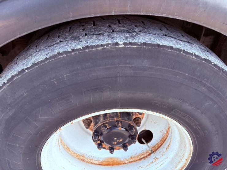 2012-peterbilt-337-image-12