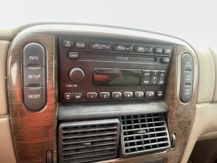 2004-ford-explorer-image-46