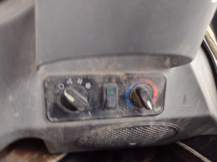 bobcat-t870-image-10