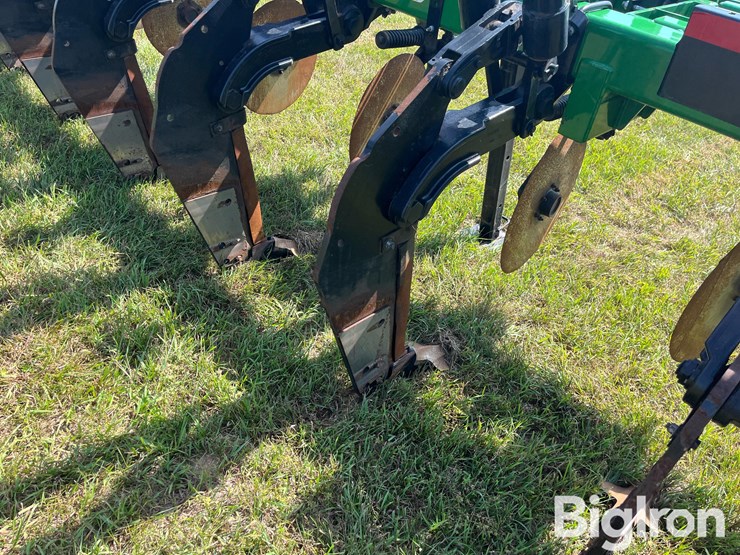 unverferth-132-zone-builder-7-shank-ripper-image-18