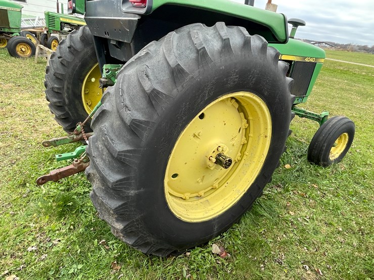 john-deere-4040-image-40