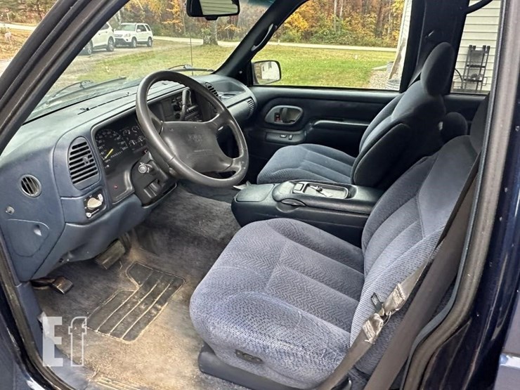 1995-gmc-suburban-image-7