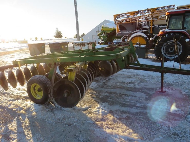 john-deere-220-image-3