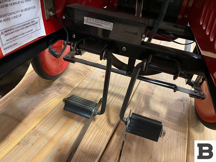 ranch-and-home-fire-chief-toy-pedal-fire-engine-image-8