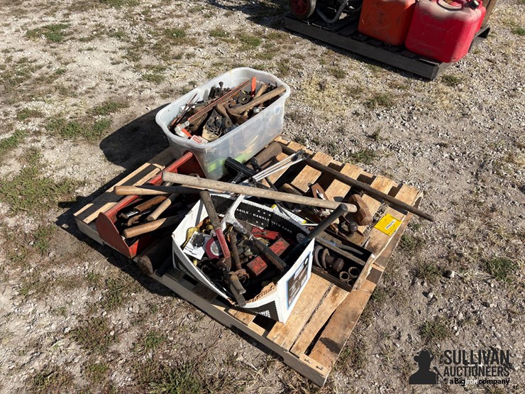 misc-pallet-of-hand-tools-image-1