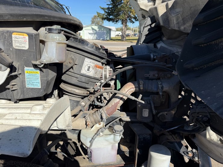 2013-freightliner-m2-box-truck-image-8