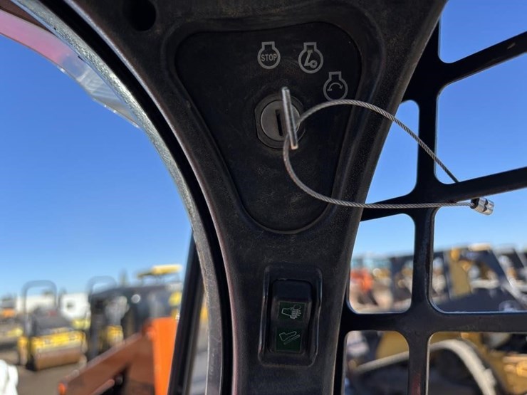 2013-bobcat-t550-image-28