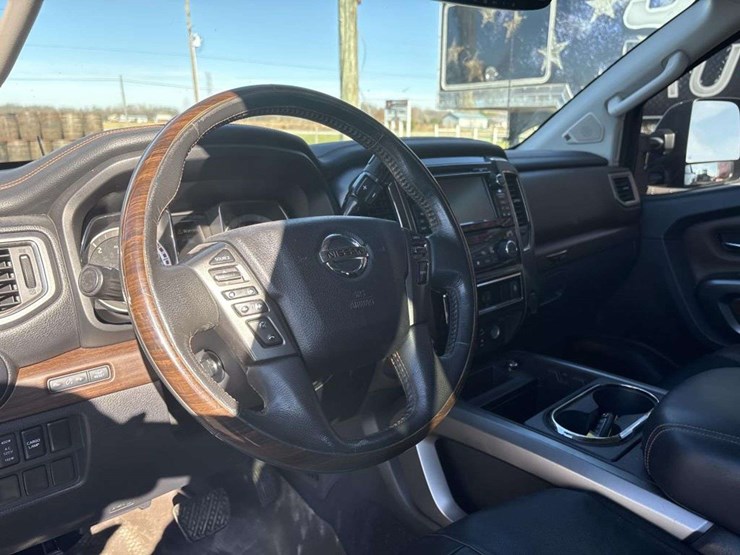 2016-nissan-titan-image-21