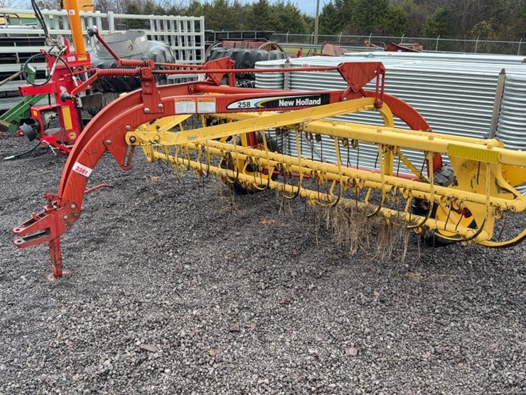 new-holland-258-image-1